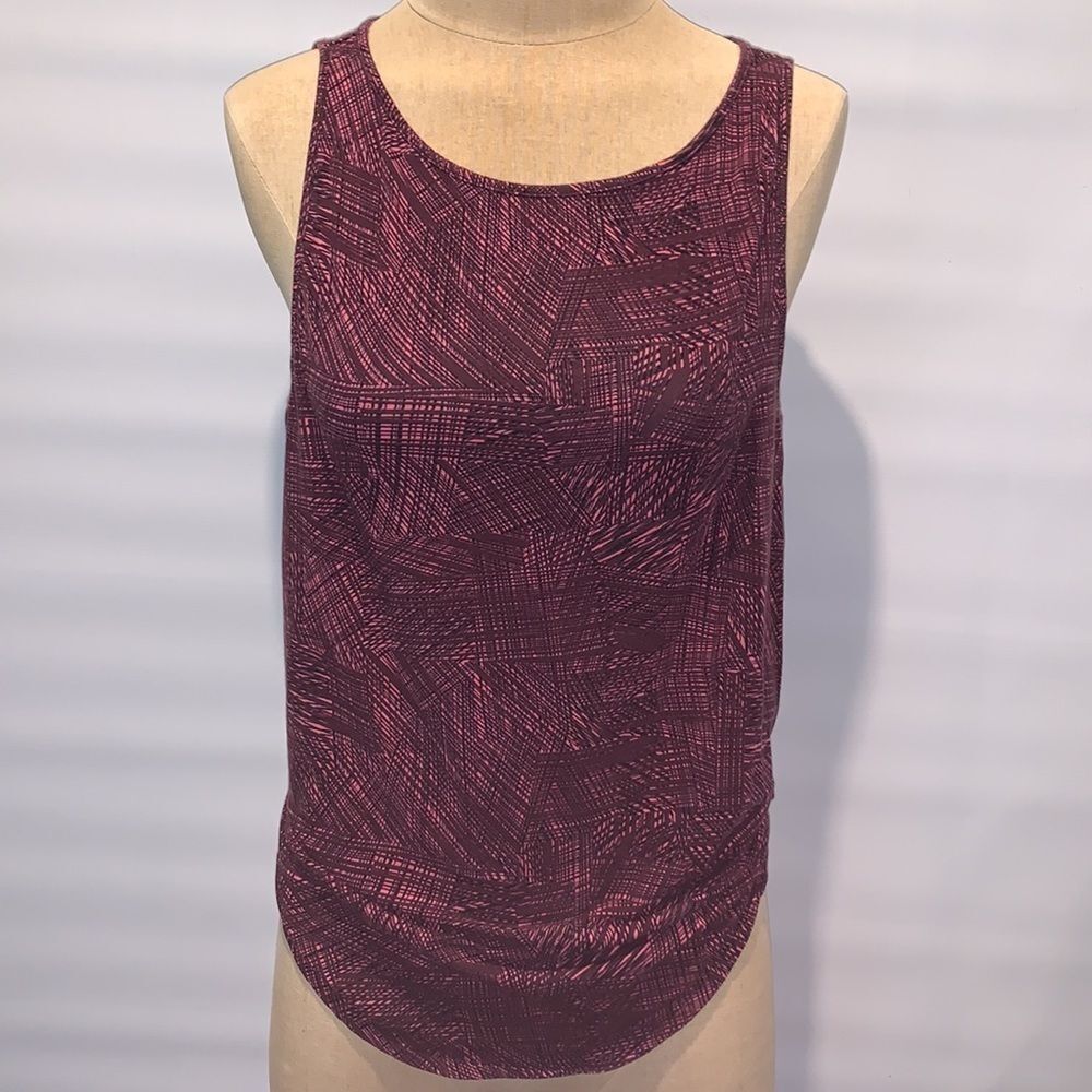 Under Armour sleeveless sport top, Medium